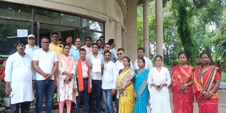 Jamshedpur bjp demands : परसुडीह क्षेत्र में बढ़ती आपराधिक गतिविधियों पर भाजपा का आक्रोश, थाना प्रभारी को ज्ञापन सौंप कर अपराधियों पर अंकुश लगाने की मांग Jamshedpur bjp demands : परसुडीह क्षेत्र में बढ़ती आपराधिक गतिविधियों पर भाजपा का आक्रोश, थाना प्रभारी को ज्ञापन सौंप कर अपराधियों पर अंकुश लगाने की मांग
