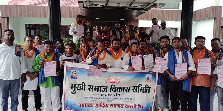 Jamshedpur mukhi samaj vikas samiti : मुखी समाज विकास समिति की जिला एवं महानगर कमेटियों का हुआ विस्तार, कमलेश मुखी कार्यकारी जिलाध्यक्ष, बिट्टू मुखी व राजेश प्रसाद जिला उपाध्यक्ष बने