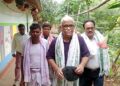 Jamshedpur rural medicinal research : डुमरिया की पारंपरिक औषधीय विरासत पर होगा वैज्ञानिक रिसर्च, आइआइटी मुंबई के पूर्व प्रोफेसर पहुंचे लाखाईडीह गांव, ग्रामीणों से आदिवासी चिकित्सा परंपरा पर की चर्चा