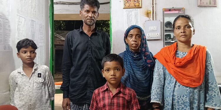 Jamshedpur missing chils found : आजादनगर क्षेत्र से लापता छह वर्षीय आयुष को पुलिस ने चंद घंटों में किया बरामद, आवश्यक वैधानिक कार्रवाई के बाद परिजनों को किया गया सुपुर्द