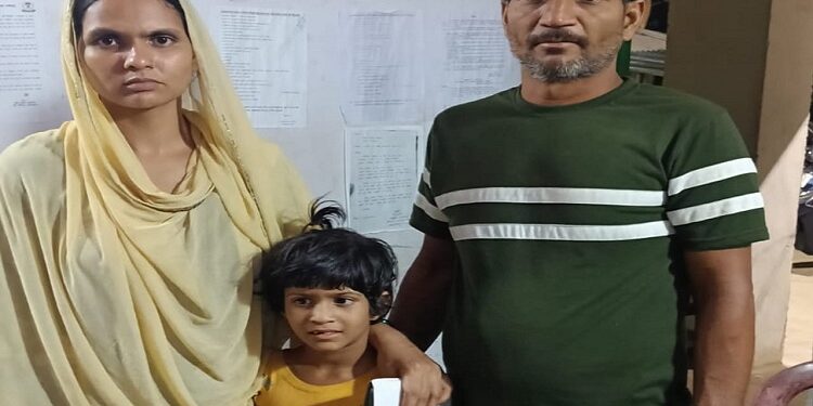 Jamshedpur missing girl found : मानगो आजादनगर क्षेत्र से गायब बच्ची को पुलिस ने बरामद कर परिजनों को सौंपा, त्वरित कार्रवाई से बच्ची को कुछ ही घंटों में ढूंढ़ने में सफल रही पुलिस