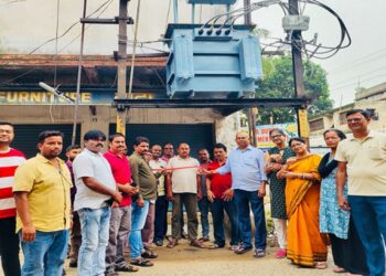Jamshedpur mla inaugurates new transformer : विधायक मंगल कालिंदी ने किया 200 के वी के नये ट्रांसफॉर्मर का उद्घाटन, परसुडीह मेन रोड में 100 केवी के ट्रांसफॉर्मर में अक्सर होता था पावर कट