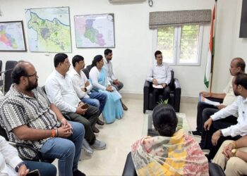 Jamshedpur bjp demands : पूर्वी सिंहभूम के ग्रामीण क्षेत्रों में मलेरिया के बढ़ते प्रकोप पर भाजपा ने डीसी को सौंपा ज्ञापन, विशेष स्वास्थ्य अभियान चलाने की रखी मांग, सांसद विद्युत महतो भी रहे मौजूद
