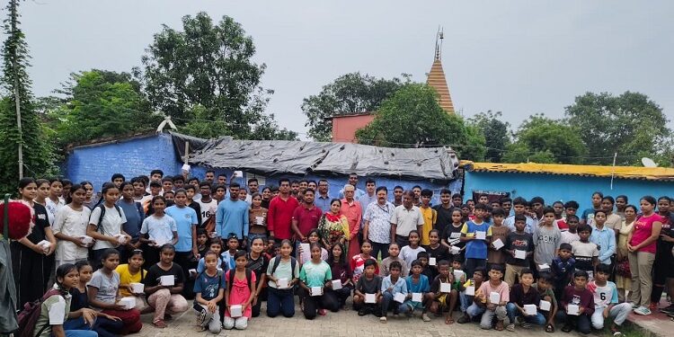 Jamshedpur impact cluster summer camp : जमशेदपुर इम्पैक्ट क्लस्टर की समर कैंप प्राइज डिस्ट्रीब्यूशन सेरेमनी आयोजित, टाटा स्टील फाउंडेशन के समर कैंप में आयोजित हुई थीं कई प्रतियोगिताएं Jamshedpur impact cluster summer camp : जमशेदपुर इम्पैक्ट क्लस्टर की समर कैंप प्राइज डिस्ट्रीब्यूशन सेरेमनी आयोजित, टाटा स्टील फाउंडेशन के समर कैंप में आयोजित हुई थीं कई प्रतियोगिताएं
