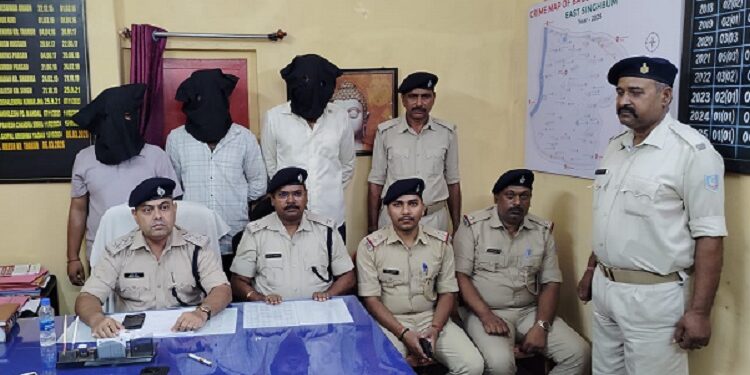 Jamshedpur three accused arrested : बागबेड़ा किताडीह में मारपीट के तीन आरोपी गिरफ्तार, पुलिस ने तीनों को न्यायिक हिरासत में भेजा जेल
