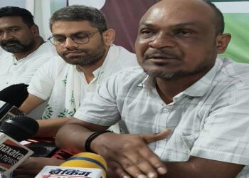 West singhbhum congress meeting : सिंहभूम लोकसभा क्षेत्रीय कांग्रेस की बैठक में एसआइआर, बूथ सशक्तीकरण व संगठन विस्तार पर जोर, नेताओं ने एक भी पात्र मतदाता का नाम एसआइआर में नहीं कटने देने का किया आह्वान West singhbhum congress meeting : सिंहभूम लोकसभा क्षेत्रीय कांग्रेस की बैठक में एसआइआर, बूथ सशक्तीकरण व संगठन विस्तार पर जोर, नेताओं ने एक भी पात्र मतदाता का नाम एसआइआर में नहीं कटने देने का किया आह्वान