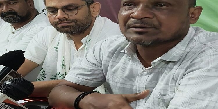 West singhbhum congress meeting : सिंहभूम लोकसभा क्षेत्रीय कांग्रेस की बैठक में एसआइआर, बूथ सशक्तीकरण व संगठन विस्तार पर जोर, नेताओं ने एक भी पात्र मतदाता का नाम एसआइआर में नहीं कटने देने का किया आह्वान