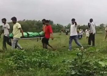 Saraikela recovered deadbody identified : कपाली क्षेत्र में जंगल से मिली महिला के शव की हुई पहचान, नीमडीह की सोमवारी की मौत के कारणों की जांच में जुटी पुलिस Saraikela recovered deadbody identified : कपाली क्षेत्र में जंगल से मिली महिला के शव की हुई पहचान, नीमडीह की सोमवारी की मौत के कारणों की जांच में जुटी पुलिस