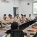 Jamshhedpur city sp crime meeting : जमशेदपुर नगर पुलिस अधीक्षक क्राइम मीटिंग में लंबित मामलों के निष्पादन पर जोर, थाना प्रभारियों को अपराध नियंत्रण पर विशेष ध्यान देने की मिली हिदायत Jamshhedpur city sp crime meeting : जमशेदपुर नगर पुलिस अधीक्षक क्राइम मीटिंग में लंबित मामलों के निष्पादन पर जोर, थाना प्रभारियों को अपराध नियंत्रण पर विशेष ध्यान देने की मिली हिदायत