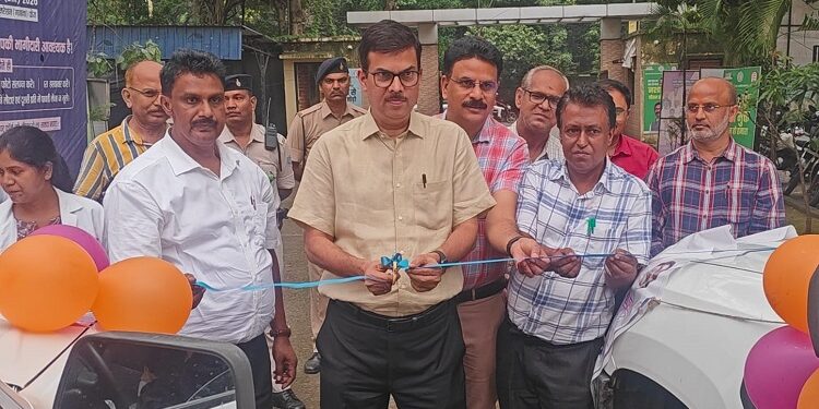Jamshedpur fmd vaccination : पूर्वी सिंहभूम जिले में पशुओ का एफएमडी टीकाकरण अभियान आरंभ, उपायुक्त ने मोबाइल वेटरनरी यूनिट को हरी झंडी दिखाकर किया रवाना