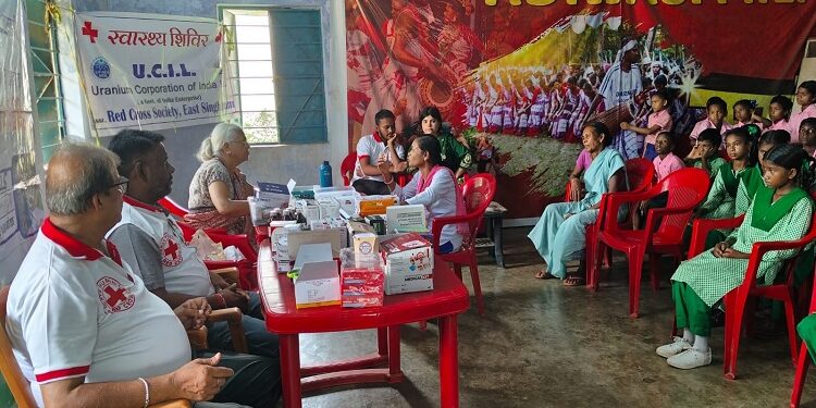 Jamshedpur red cross medical camp : जमशेदपुर रेड क्रॉस की ओर से नांदुप में स्वास्थ्य शिविर आयोजित, यूसिल के सहयोग से संपन्न शिविर में 101 लोगों की हुई जांच