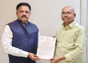 Jamshedpur mla mangal kalindi appeal : जुगसलाई विधायक मंगल कालिंदी ने पर्यटन मंत्री सुदिव्य कुमार सोनू से की मुलाकात, सावन में दलमा शिव मंदिर में दर्शन निशुल्क करने का किया आग्रह