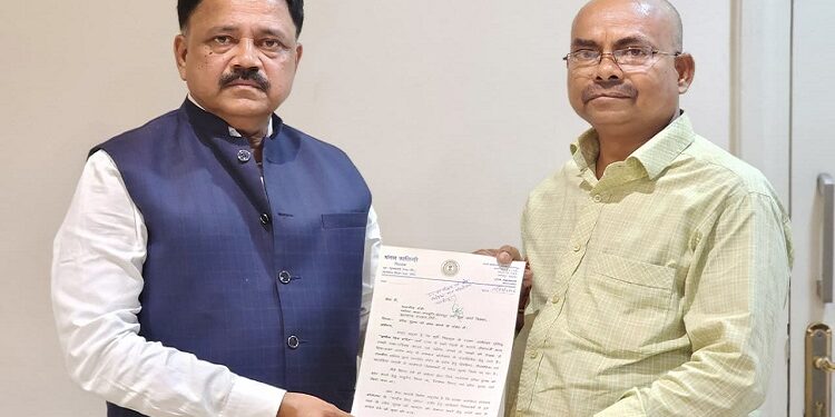 Jamshedpur mla mangal kalindi appeal : जुगसलाई विधायक मंगल कालिंदी ने पर्यटन मंत्री सुदिव्य कुमार सोनू से की मुलाकात, सावन में दलमा शिव मंदिर में दर्शन निशुल्क करने का किया आग्रह Jamshedpur mla mangal kalindi appeal : जुगसलाई विधायक मंगल कालिंदी ने पर्यटन मंत्री सुदिव्य कुमार सोनू से की मुलाकात, सावन में दलमा शिव मंदिर में दर्शन निशुल्क करने का किया आग्रह