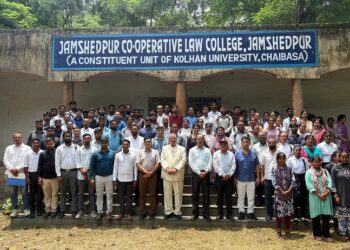 Jamshedpur co opatative law college :  जमशेदपुर को-ऑपरेटिव लॉ कॉलेज में नवागंतुक विधि छात्रों का भव्य स्वागत, वक्ताओं ने छात्रों का न्याय के सजग प्रहरी बनेने का किया आह्वान