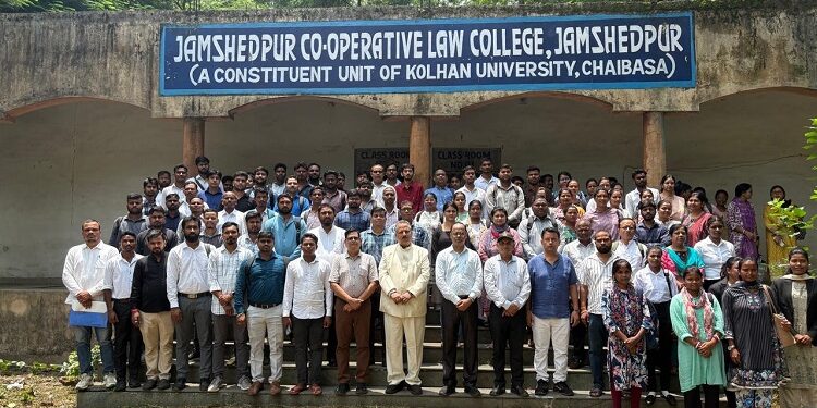 Jamshedpur co opatative law college : जमशेदपुर को-ऑपरेटिव लॉ कॉलेज में नवागंतुक विधि छात्रों का भव्य स्वागत, वक्ताओं ने छात्रों का न्याय के सजग प्रहरी बनेने का किया आह्वान Jamshedpur co opatative law college : जमशेदपुर को-ऑपरेटिव लॉ कॉलेज में नवागंतुक विधि छात्रों का भव्य स्वागत, वक्ताओं ने छात्रों का न्याय के सजग प्रहरी बनेने का किया आह्वान