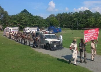 Jamshedpur police anti riot moc drill : जमशेदपुर पुलिस ने किया दंगा-रोधी मॉक ड्रिल, आपात स्थिति से निपटने की तैयारियों का लिया जायजा Jamshedpur police anti riot moc drill : जमशेदपुर पुलिस ने किया दंगा-रोधी मॉक ड्रिल, आपात स्थिति से निपटने की तैयारियों का लिया जायजा