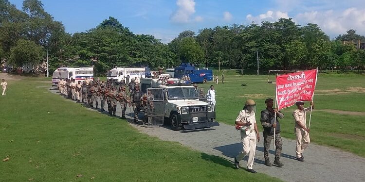 Jamshedpur police anti riot moc drill : जमशेदपुर पुलिस ने किया दंगा-रोधी मॉक ड्रिल, आपात स्थिति से निपटने की तैयारियों का लिया जायजा Jamshedpur police anti riot moc drill : जमशेदपुर पुलिस ने किया दंगा-रोधी मॉक ड्रिल, आपात स्थिति से निपटने की तैयारियों का लिया जायजा