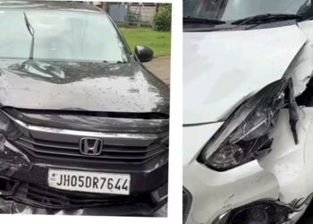 Jamshedpur road accident : बिष्टुपुर में अज्ञात वाहन के धक्के से तीन कारें क्षतिग्रस्त, हादसे में किसी के हताहत होने की सूचना नहीं Jamshedpur road accident : बिष्टुपुर में अज्ञात वाहन के धक्के से तीन कारें क्षतिग्रस्त, हादसे में किसी के हताहत होने की सूचना नहीं