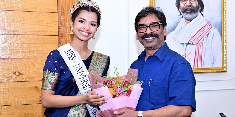 jharkhand cm meets miss universe : मिस यूनिवर्स झारखण्ड-2026 विजेता दीपाली रिया ने मुख्यमंत्री हेमन्त सोरेन से की मुलाकात, सीएम ने की सराहना jharkhand cm meets miss universe : मिस यूनिवर्स झारखण्ड-2026 विजेता दीपाली रिया ने मुख्यमंत्री हेमन्त सोरेन से की मुलाकात, सीएम ने की सराहना