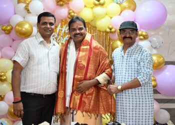jharkhand andolankari birthday : झारखंड आंदोलनकारी आस्तिक महतो का मनाया गया जन्मदिन, युवाओं को नशा से दूर रहने और योग को जीवन में उतरने की दी सलाह jharkhand andolankari birthday : झारखंड आंदोलनकारी आस्तिक महतो का मनाया गया जन्मदिन, युवाओं को नशा से दूर रहने और योग को जीवन में उतरने की दी सलाह