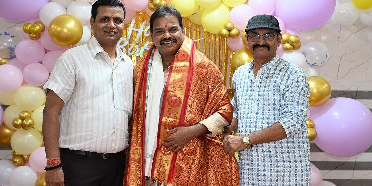 jharkhand andolankari birthday : झारखंड आंदोलनकारी आस्तिक महतो का मनाया गया जन्मदिन, युवाओं को नशा से दूर रहने और योग को जीवन में उतरने की दी सलाह jharkhand andolankari birthday : झारखंड आंदोलनकारी आस्तिक महतो का मनाया गया जन्मदिन, युवाओं को नशा से दूर रहने और योग को जीवन में उतरने की दी सलाह