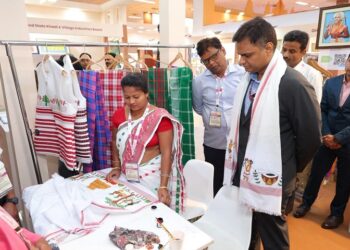 jharkhand industrial initiative : झारखंड के उद्योग सचिव अरवा राजकमल ने भारत टेक्स में झारखंड पवेलियन सहित विभिन्न राज्यों के पवेलियनों का भ्रमण किया अवलोकन, राज्य सरकार का उद्देश्य पारंपरिक उत्पादों को वैश्विक मूल्य श्रृंखला से जोड़ना jharkhand industrial initiative : झारखंड के उद्योग सचिव अरवा राजकमल ने भारत टेक्स में झारखंड पवेलियन सहित विभिन्न राज्यों के पवेलियनों का भ्रमण किया अवलोकन, राज्य सरकार का उद्देश्य पारंपरिक उत्पादों को वैश्विक मूल्य श्रृंखला से जोड़ना