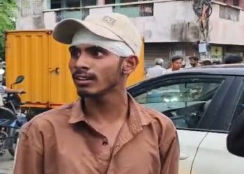 Jamshedpur clash : मानगो शंकोसाई जेपी स्कूल के पास युवक पर हमला कर किया जख्मी, घायल युवक ने रोहन व उसके साथियों पर लगाया हमले का आरोप Jamshedpur clash : मानगो शंकोसाई जेपी स्कूल के पास युवक पर हमला कर किया जख्मी, घायल युवक ने रोहन व उसके साथियों पर लगाया हमले का आरोप