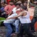jamshedpur crime : साकची बाजार में गुंडागर्दी, फल कारोबारी और उसके स्टाफ को गिरा गिराकर मारा, देखिये – video jamshedpur crime : साकची बाजार में गुंडागर्दी, फल कारोबारी और उसके स्टाफ को गिरा गिराकर मारा, देखिये – video