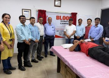 tata steel blood donation : टाटा स्टील के एच ब्लास्ट फर्नेस में रक्तदान करने जुटे कर्मचारी, 131 यूनिट रक्त किया गया संग्रहित tata steel blood donation : टाटा स्टील के एच ब्लास्ट फर्नेस में रक्तदान करने जुटे कर्मचारी, 131 यूनिट रक्त किया गया संग्रहित