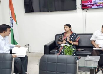 jamshedpur east mla purnima meets dc : जनहित के एजेंडा और प्रमुख समस्याओं पर जमशेदपुर पूर्वी की विधायक पूर्णिमा साहू ने उपायुक्त से की मुलाकात, समस्याओं पर विस्तृत चर्चा कर त्वरित कार्रवाई की रखी मांग