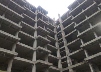 Jamshedpur boy dies after fall from ninth floor : जमशेदपुर पीएम आवास योजना की नौवीं मंजिल से गिरकर 12 वर्षीय बच्चे की मौत, परिजनों का रो-रोकर बुरा हाल, पुलिस मामले की जांच में जुटी Jamshedpur boy dies after fall from ninth floor : जमशेदपुर पीएम आवास योजना की नौवीं मंजिल से गिरकर 12 वर्षीय बच्चे की मौत, परिजनों का रो-रोकर बुरा हाल, पुलिस मामले की जांच में जुटी