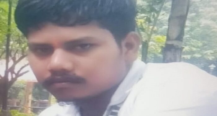 Jamshedpur suicide : जमशेदपुर के घोड़ाबांधा तिलका बस्ती में युवक ने की खुदकुशी, सूचना पाकर पहुंची पुलिस माले की जांच में जुटी Jamshedpur suicide : जमशेदपुर के घोड़ाबांधा तिलका बस्ती में युवक ने की खुदकुशी, सूचना पाकर पहुंची पुलिस माले की जांच में जुटी