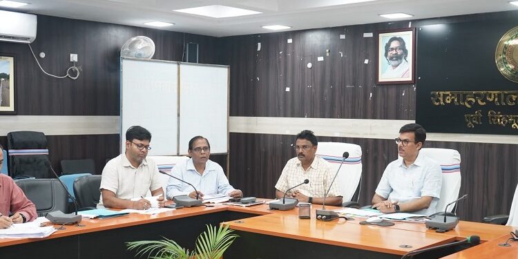 jamshedpur water meeting : जमशेदपुर के उपायुक्त ने की पेयजल एवं स्वच्छता विभाग की समीक्षा बैठक, योजनाओं के समयबद्ध क्रियान्वयन एवं जन शिकायतों के त्वरित निष्पादन के दिए निर्देश jamshedpur water meeting : जमशेदपुर के उपायुक्त ने की पेयजल एवं स्वच्छता विभाग की समीक्षा बैठक, योजनाओं के समयबद्ध क्रियान्वयन एवं जन शिकायतों के त्वरित निष्पादन के दिए निर्देश
