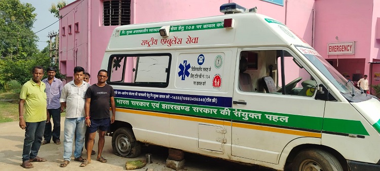 Jamsheddpur patient dies due to lack of oxygen : पूर्वी सिंहभूम जिले में स्वास्थ्य सेवाओं की दुरवस्था की खुली पोल, एंबुलेंस का टायर फटने व ऑक्सीजन की कमी से मरीज की मौत Jamsheddpur patient dies due to lack of oxygen : पूर्वी सिंहभूम जिले में स्वास्थ्य सेवाओं की दुरवस्था की खुली पोल, एंबुलेंस का टायर फटने व ऑक्सीजन की कमी से मरीज की मौत