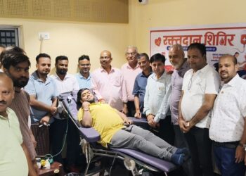Jamshedpur mym blood donation : मारवाड़ी युवा मंच के शिविर में उमड़ा उत्साह, बड़ी संख्या में लोगों ने किया रक्तदान, रक्तदाताओं को भेंट किया गया हेलमेट Jamshedpur mym blood donation : मारवाड़ी युवा मंच के शिविर में उमड़ा उत्साह, बड़ी संख्या में लोगों ने किया रक्तदान, रक्तदाताओं को भेंट किया गया हेलमेट