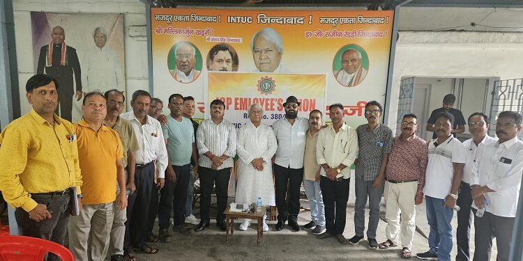 Jamshedpur jcp employees union election : नुवोको सीमेंट की मान्यता प्राप्त जेसीपी इंप्लाईज यूनियन की वार्षिक आमसभा संपन्न. संविधान संशोधन संबंधी प्रस्ताव पारित, राकेश्वर पांडे पुनः यूनियन के अध्यक्ष बनाए गए Jamshedpur jcp employees union election : नुवोको सीमेंट की मान्यता प्राप्त जेसीपी इंप्लाईज यूनियन की वार्षिक आमसभा संपन्न. संविधान संशोधन संबंधी प्रस्ताव पारित, राकेश्वर पांडे पुनः यूनियन के अध्यक्ष बनाए गए