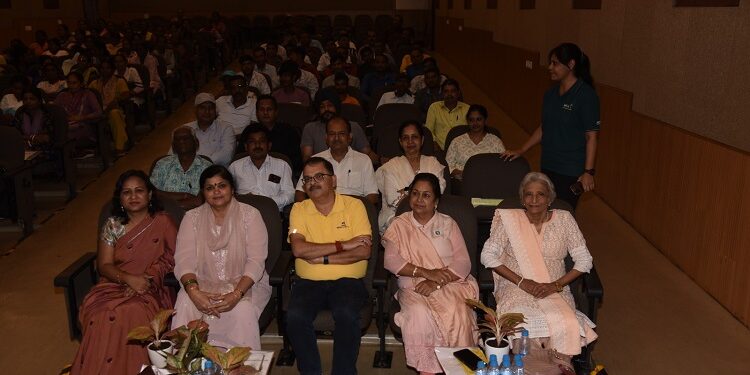 Jamshedpur gardening workshop : एसएनटीआइ में आयोजित कार्यशाला में 103 मालियों ने सीखे आधुनिक बागवानी के गुर, हॉर्टिकल्चरल सोसाइटी, एआइडब्ल्यूसी व कैंसर सोसाइटी लेडीज़ कमेटी ने किया आयोजन Jamshedpur gardening workshop : एसएनटीआइ में आयोजित कार्यशाला में 103 मालियों ने सीखे आधुनिक बागवानी के गुर, हॉर्टिकल्चरल सोसाइटी, एआइडब्ल्यूसी व कैंसर सोसाइटी लेडीज़ कमेटी ने किया आयोजन