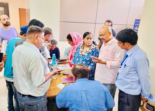 Jamshedpur mla visits sir booths : एसआइआर को लेकर विधायक मंगल कालिंदी गंभीर , लंबित कार्यों में तेजी लाने का निर्देश दिया Jamshedpur mla visits sir booths : एसआइआर को लेकर विधायक मंगल कालिंदी गंभीर , लंबित कार्यों में तेजी लाने का निर्देश दिया