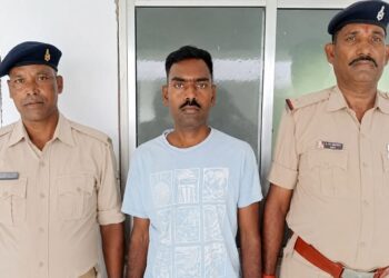 Jamshedpur rural finance company agent arrested : भारत फिनांस कंपनी में 6.10 लाख के गबन का आरोपी फील्ड एजेंट गिरफ्तार, कंपनी के ब्रांच मैनेजर ने पोटका थाना में दर्ज कराई थी गबन की शिकायत Jamshedpur rural finance company agent arrested : भारत फिनांस कंपनी में 6.10 लाख के गबन का आरोपी फील्ड एजेंट गिरफ्तार, कंपनी के ब्रांच मैनेजर ने पोटका थाना में दर्ज कराई थी गबन की शिकायत
