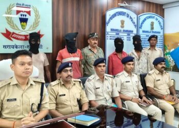 Saraikela 4 arrested in bolaidih murder case : सरायकेला पुलिस ने जगन्नाथ गोप हत्याकांड का 24 घंटे में किया खुलासा, चार आरोपी गिरफ्तार, हत्या में प्रयुक्त रॉड भी किया बरामद Saraikela 4 arrested in bolaidih murder case : सरायकेला पुलिस ने जगन्नाथ गोप हत्याकांड का 24 घंटे में किया खुलासा, चार आरोपी गिरफ्तार, हत्या में प्रयुक्त रॉड भी किया बरामद