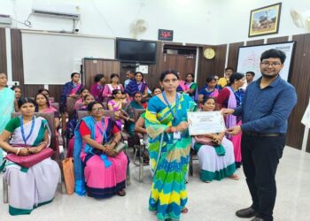 Jharkhand deoghar sir : एसआइआर – 2026 में देवघर ने बनाया रिकॉर्ड, 100% फॉर्म वितरण व डिजिटाइजेशन करने वाले बीएलओ सम्मानित Jharkhand deoghar sir : एसआइआर – 2026 में देवघर ने बनाया रिकॉर्ड, 100% फॉर्म वितरण व डिजिटाइजेशन करने वाले बीएलओ सम्मानित