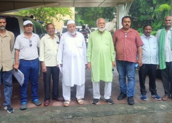jharkhand andolankari : झारखंड आंदोलनकारियों का दल डीसी से मिला, पहचान पत्र निर्गत करने में हो रही देरी पर जतायी आपत्ति jharkhand andolankari : झारखंड आंदोलनकारियों का दल डीसी से मिला, पहचान पत्र निर्गत करने में हो रही देरी पर जतायी आपत्ति