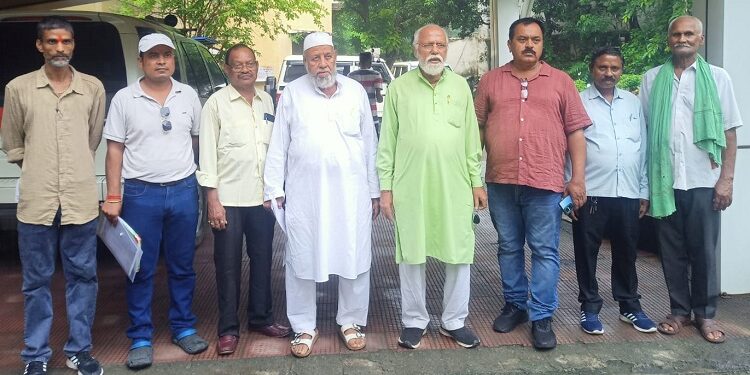 jharkhand andolankari : झारखंड आंदोलनकारियों का दल डीसी से मिला, पहचान पत्र निर्गत करने में हो रही देरी पर जतायी आपत्ति jharkhand andolankari : झारखंड आंदोलनकारियों का दल डीसी से मिला, पहचान पत्र निर्गत करने में हो रही देरी पर जतायी आपत्ति
