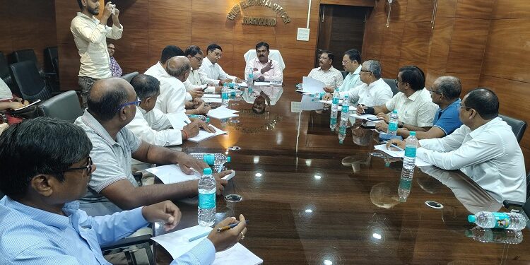 jharkhand election commissioner meeting : झारखंड के मुख्य निर्वाचन पदाधिकारी ने सभी मान्यता प्राप्त राजनीतिक दलों के साथ की बैठक, मान्यता प्राप्त राजनीतिक दल 22 जुलाई को अपने बीएलए 2 का बीएलओ एवं बीएलए 2 की बैठक एवं चुनाव पाठशाला में उपस्थिति सुनिश्चित करें jharkhand election commissioner meeting : झारखंड के मुख्य निर्वाचन पदाधिकारी ने सभी मान्यता प्राप्त राजनीतिक दलों के साथ की बैठक, मान्यता प्राप्त राजनीतिक दल 22 जुलाई को अपने बीएलए 2 का बीएलओ एवं बीएलए 2 की बैठक एवं चुनाव पाठशाला में उपस्थिति सुनिश्चित करें