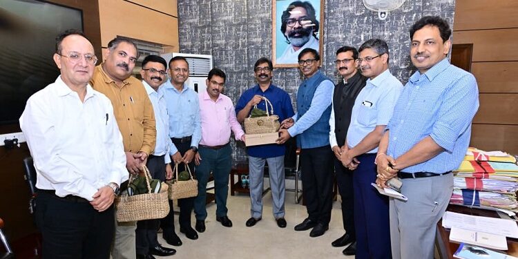 jharkhand cm meeting : मुख्यमंत्री हेमन्त सोरेन ने की वन विभाग की उच्चस्तरीय समीक्षा, वन क्षेत्रों का टेक्निकल एवं डिजिटल रिकॉर्ड तैयार करें jharkhand cm meeting : मुख्यमंत्री हेमन्त सोरेन ने की वन विभाग की उच्चस्तरीय समीक्षा, वन क्षेत्रों का टेक्निकल एवं डिजिटल रिकॉर्ड तैयार करें