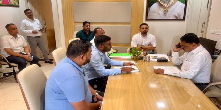 Jamshedpur builders meet urban development minister : जमशेदपुर के बिल्डर्स के प्रतिनिधिमंडल ने नगर विकास मंत्री से की मुलाकात, ऑक्युपेंसी सर्टिफिकेट को लेकर आ रही परेशानियों के समाधान पर की बात