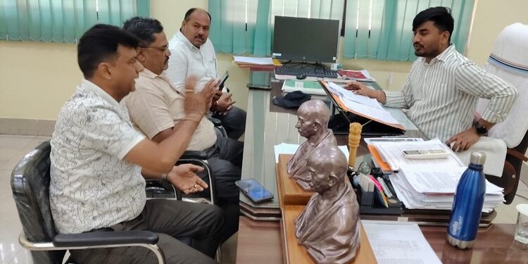Jamshedpur stopped garbage collection in jugsalai : जुगसलाई में डोर-टु-डोर कचरा संग्रहण पांच दिनों से ठप, पार्षदों ने नगर परिषद से की शीघ्र समाधान की मांग