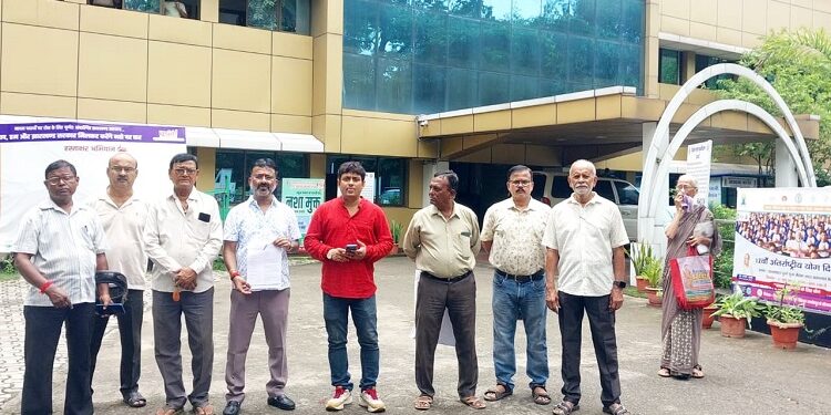 Jamshedpur bangla bhashi unnayan samiti demands : मानगो के नवनिर्मित ओवरब्रिज का नाम शहीद खुदीराम बोस के नाम पर रखने की मांग, झारखंड बांग्ला भाषी उन्नयन समिति ने डीसी के जरिये सीएम को सौंपा स्मार पत्र Jamshedpur bangla bhashi unnayan samiti demands : मानगो के नवनिर्मित ओवरब्रिज का नाम शहीद खुदीराम बोस के नाम पर रखने की मांग, झारखंड बांग्ला भाषी उन्नयन समिति ने डीसी के जरिये सीएम को सौंपा स्मार पत्र