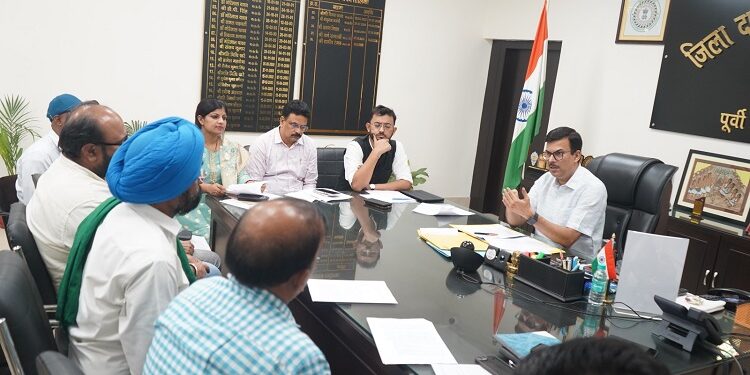 jamshedpur SIR 2026 : जमशेदपुर के उपायुक्त ने एसआइआर को लेकर मान्यता प्राप्त राजनीतिक दलों के साथ की बैठक, 22 जुलाई को सभी मतदान केंद्रों में आयोजित बीएलओ एवं बीएलए-2 की तृतीय बैठक में सक्रिय भागीदारी की अपील की गई
