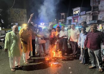 jamshedpur congress : टेल्को में कांग्रेसियों ने फूंका पीएम मोदी का पुतला, राहुल गांधी की गिरफ्तारी का विरोध jamshedpur congress : टेल्को में कांग्रेसियों ने फूंका पीएम मोदी का पुतला, राहुल गांधी की गिरफ्तारी का विरोध